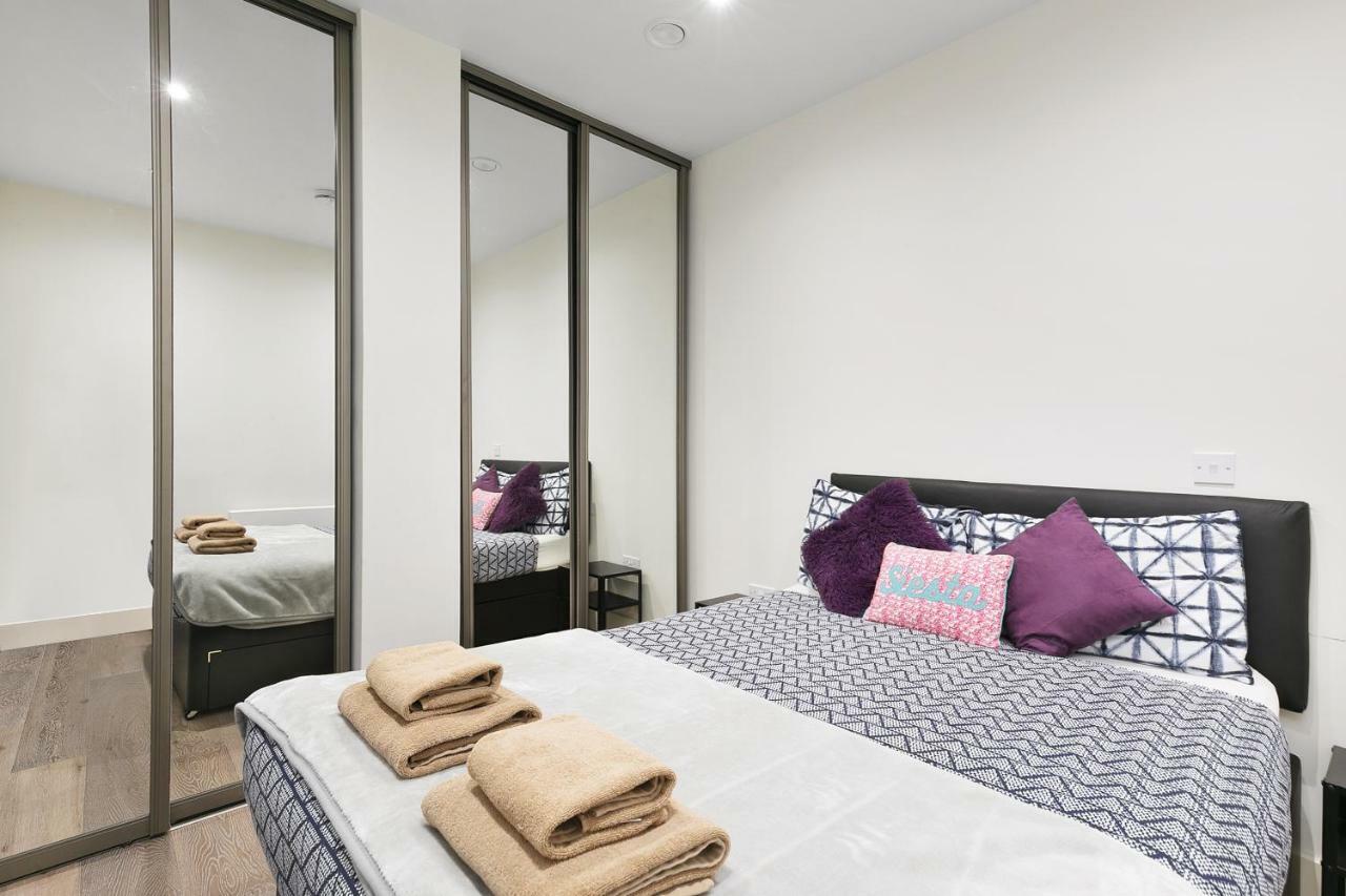 Mondial Apartments At Heathrow Хармондсворт Экстерьер фото