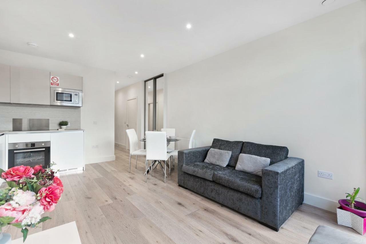 Mondial Apartments At Heathrow Хармондсворт Экстерьер фото